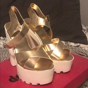 Dollhouse metallic gold high heels